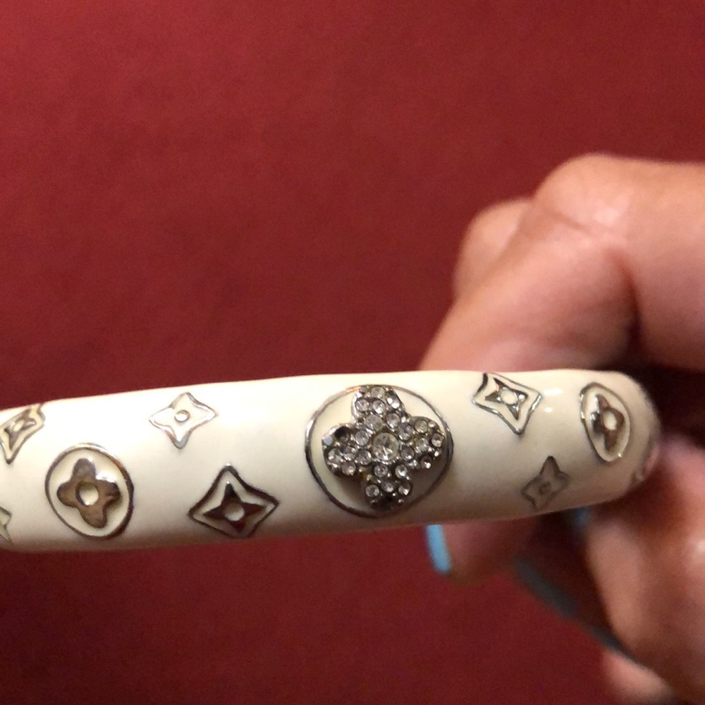 Bracelets - Picture 5 of 5